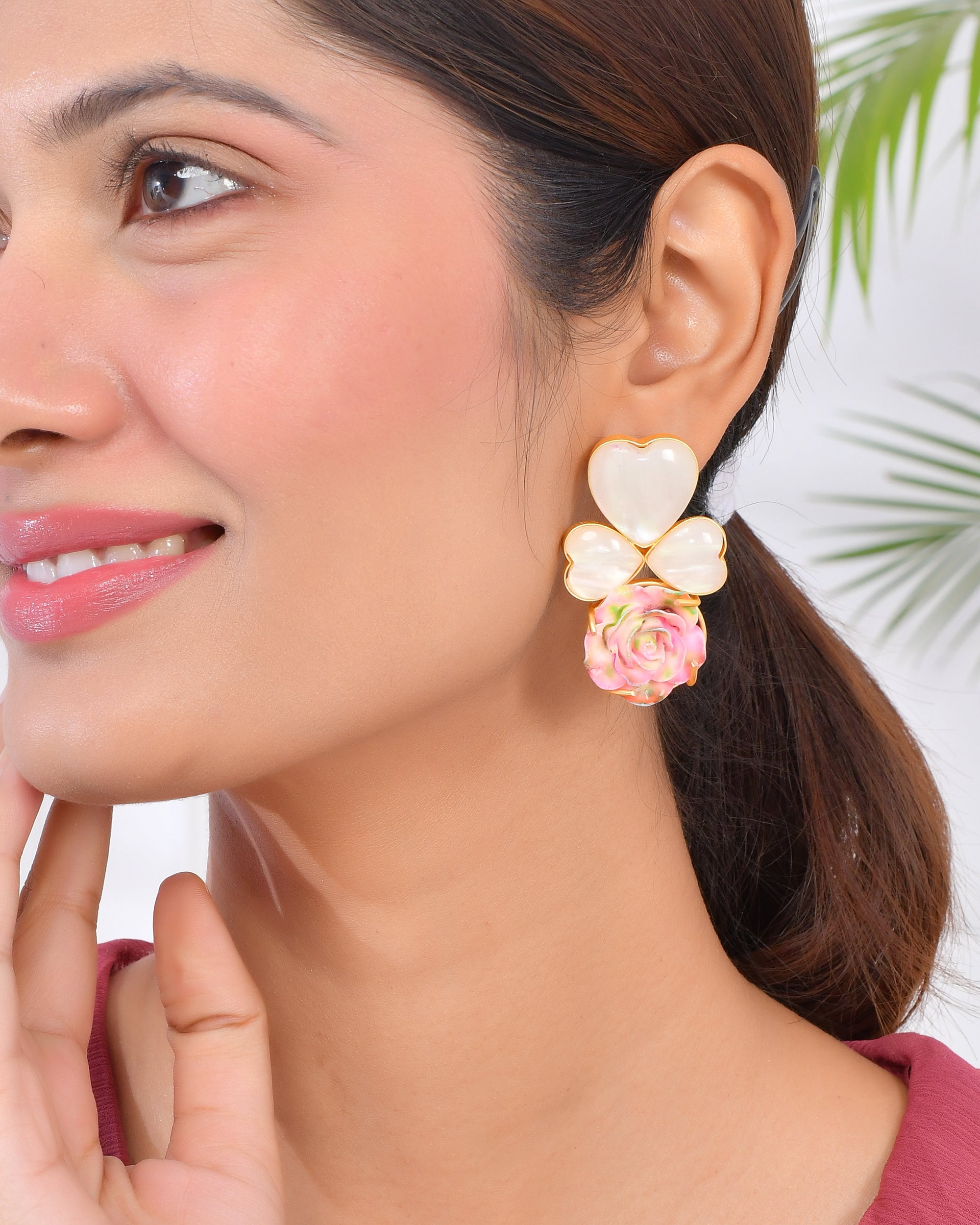 ELEGANT FLORAL SHELL EARRINGS